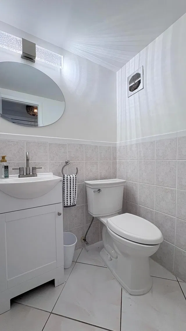 Unit 102 photo 11