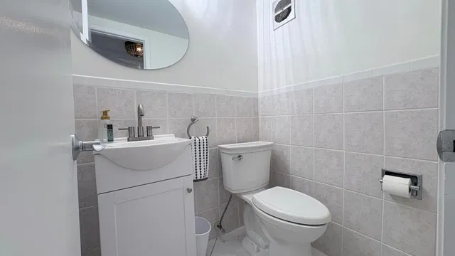 Unit 102 photo 12