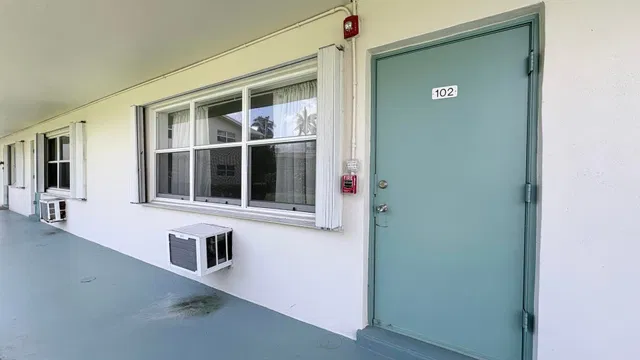 Unit 102 photo 17