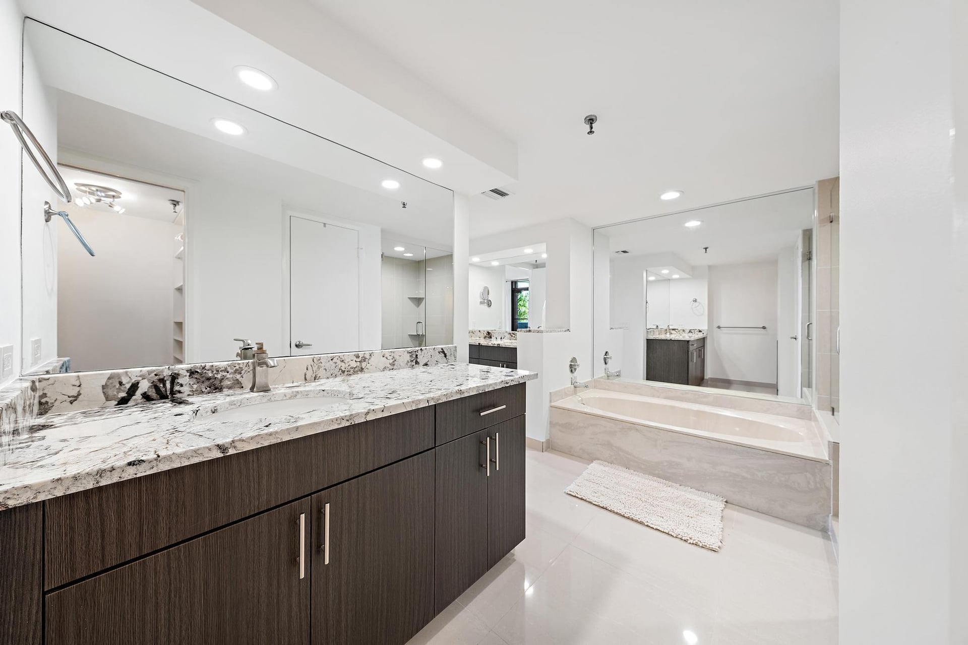 Unit 445 photo 15