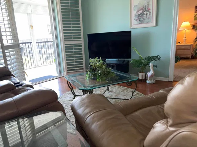 Unit 501 photo 8