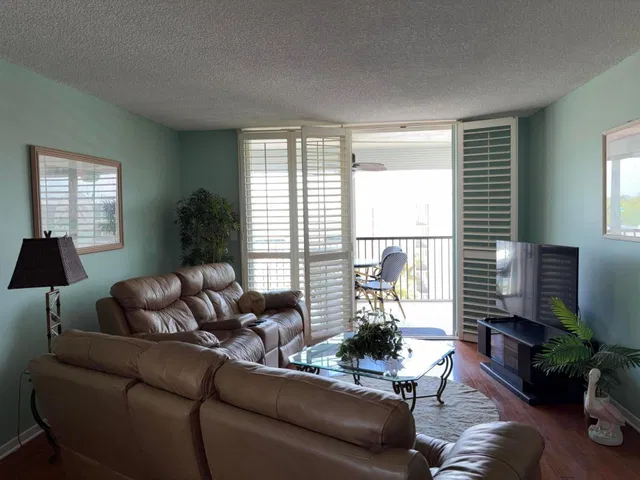 Unit 501 photo 9