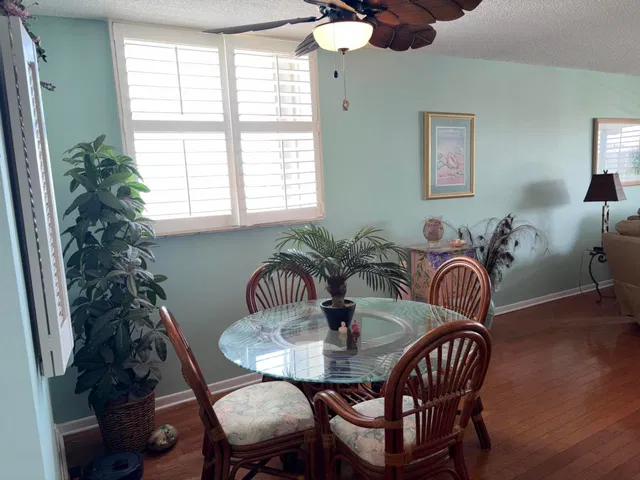 Unit 501 photo 11