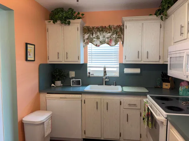 Unit 501 photo 12