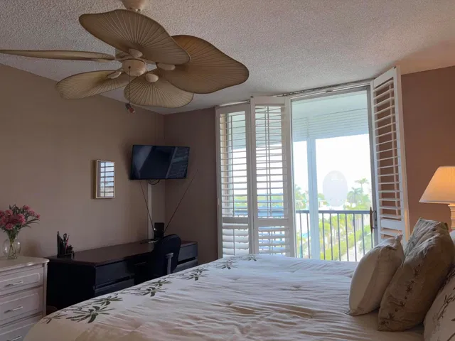 Unit 501 photo 18