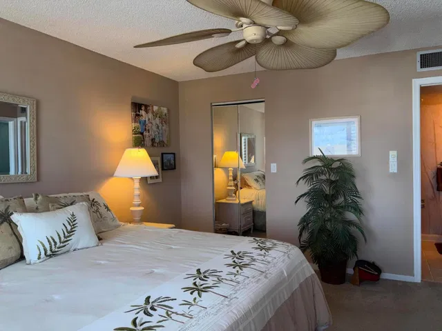 Unit 501 photo 21