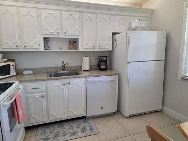 Jupiter Harbour Unit 211 photo 3
