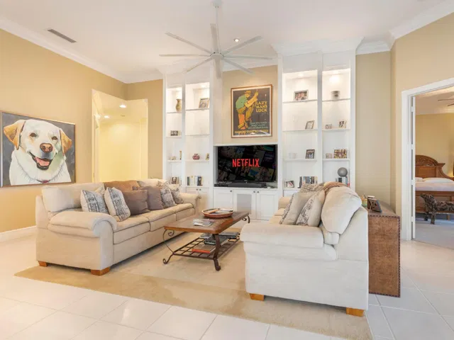  Residence photo 9
