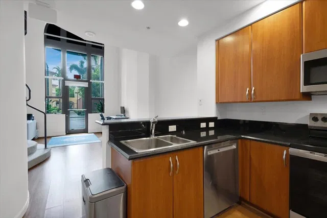 One City Plaza Unit 105 photo 16