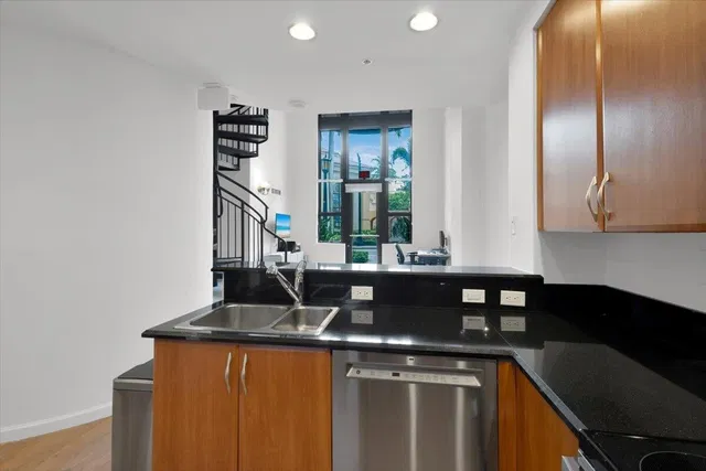 One City Plaza Unit 105 photo 17