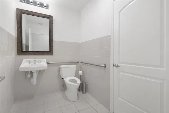 One City Plaza Unit 105 photo 22