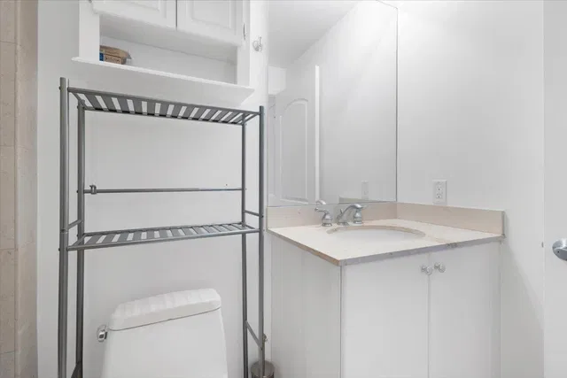 One City Plaza Unit 105 photo 26