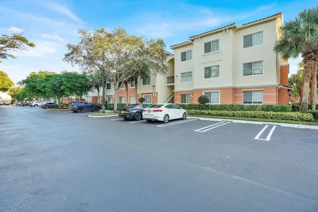 Unit 8304 photo 4