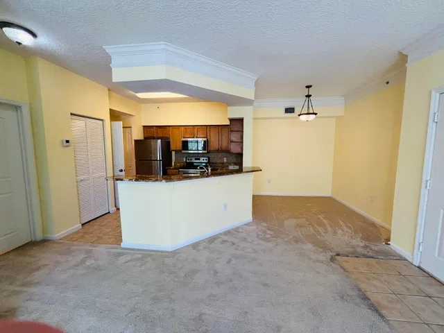 Unit 8304 photo 9