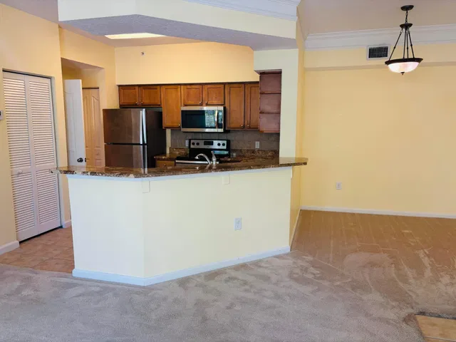 Unit 8304 photo 10