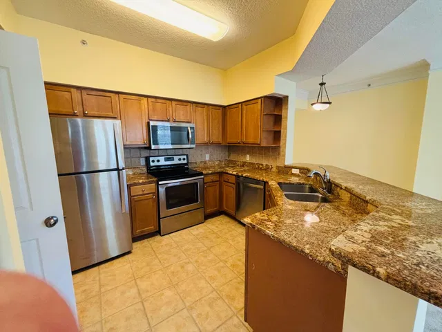 Unit 8304 photo 12