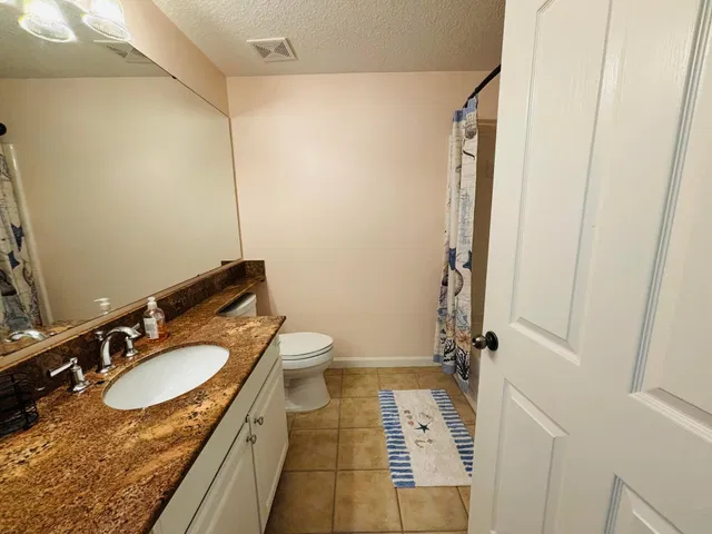 Unit 8304 photo 17