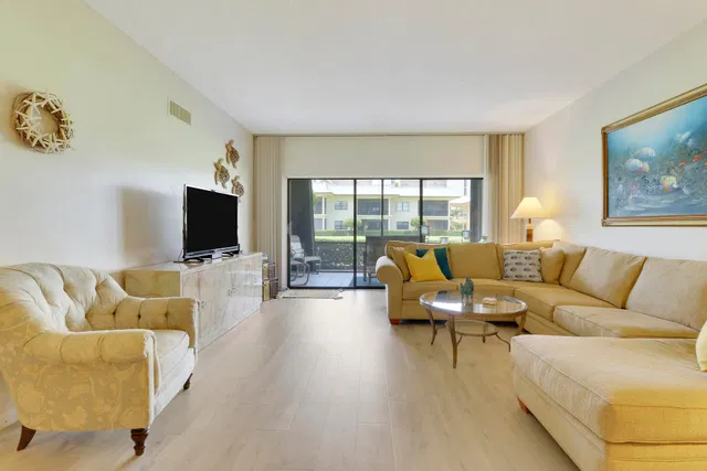  Residence photo 5