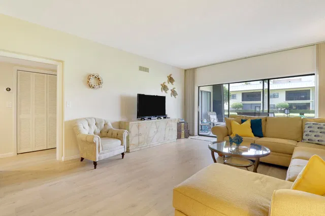  Residence photo 10