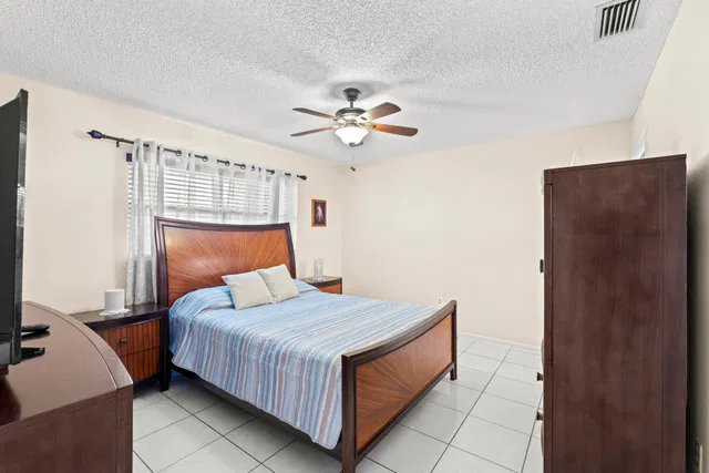 Unit 134 photo 4