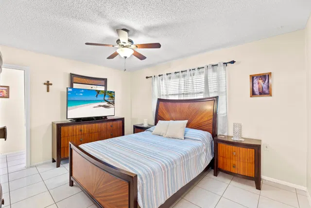 Unit 134 photo 6