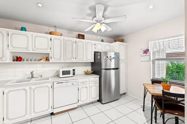 Unit 134 photo 11