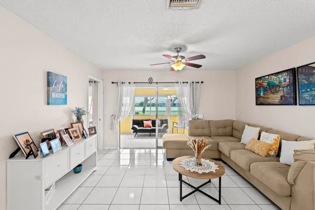 Unit 134 photo 18