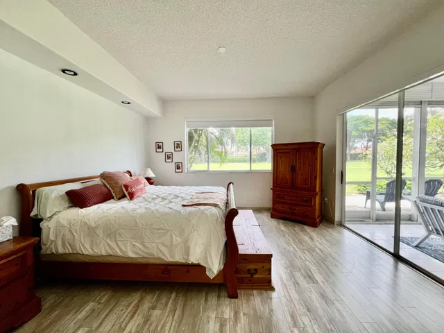 Unit 404 photo 11