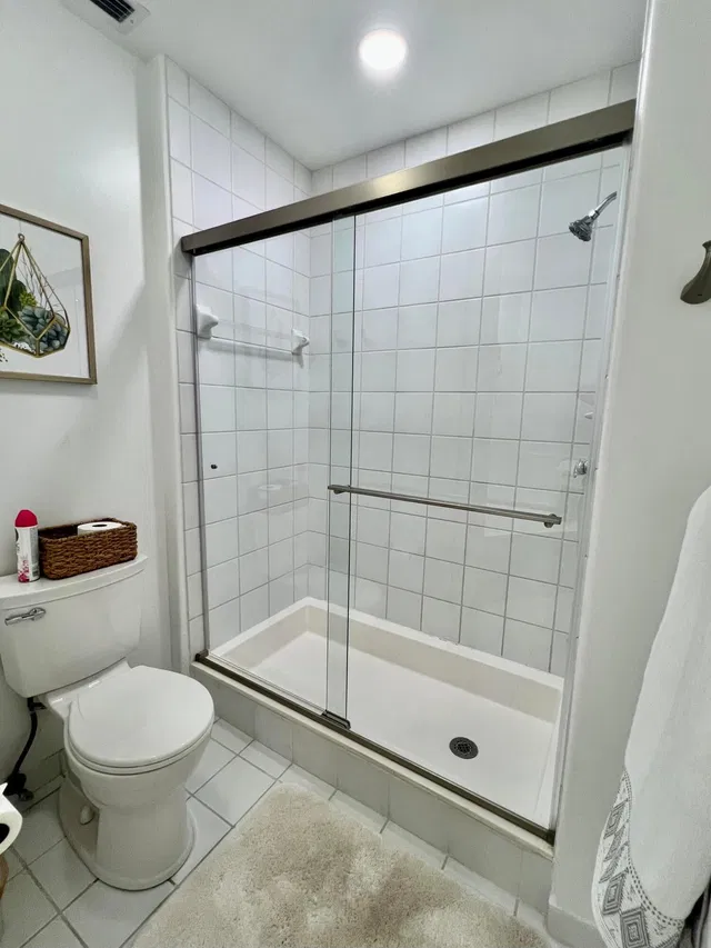 Unit 404 photo 15