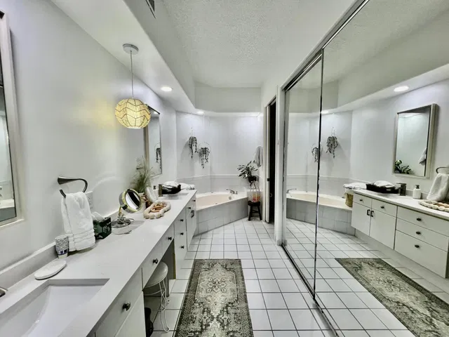 Unit 404 photo 16