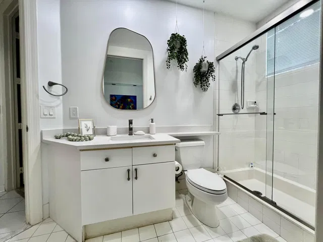 Unit 404 photo 21