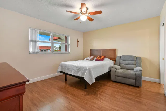 Unit 64 photo 12