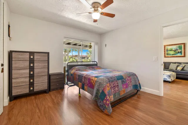 Unit 64 photo 15