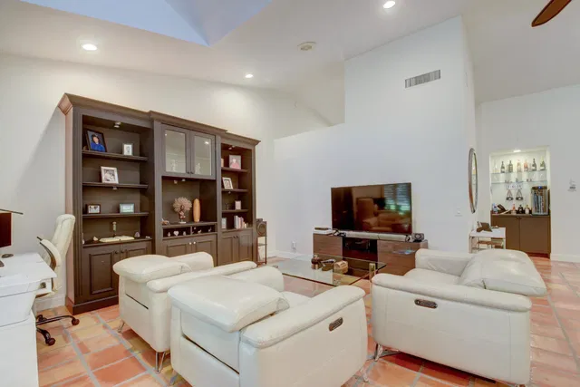  Unit 124 photo 10