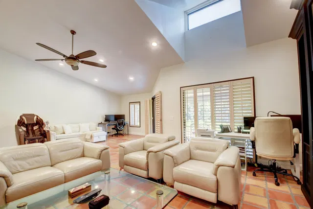  Unit 124 photo 11