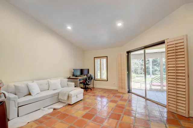  Unit 124 photo 12