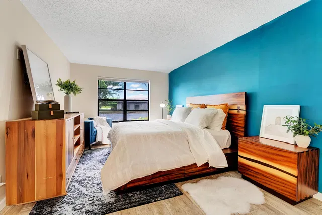Unit 109 photo 11