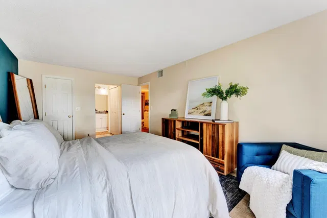 Unit 109 photo 12