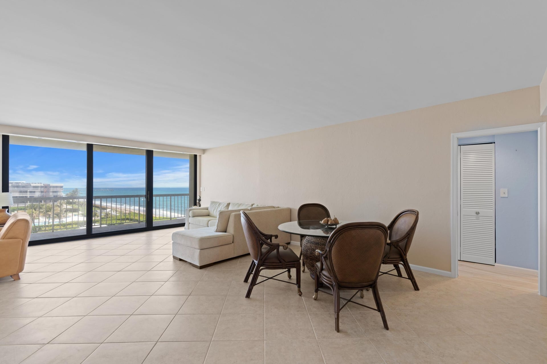 The Meridian Unit 504s photo 11