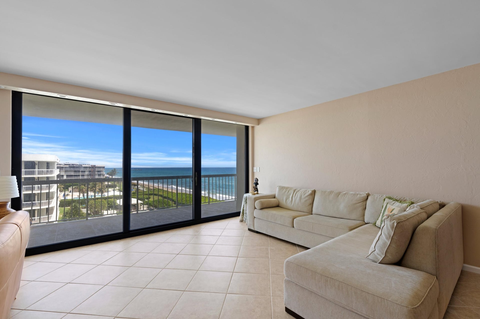 The Meridian Unit 504s photo 12