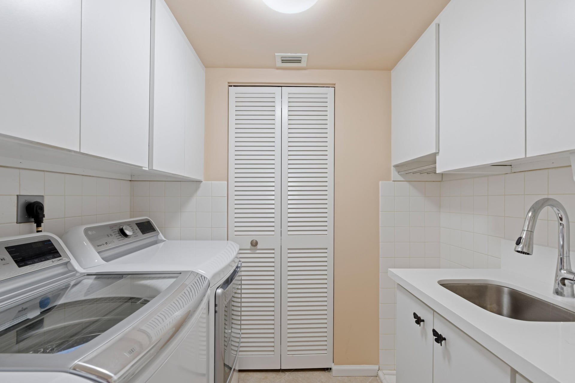The Meridian Unit 504s photo 16