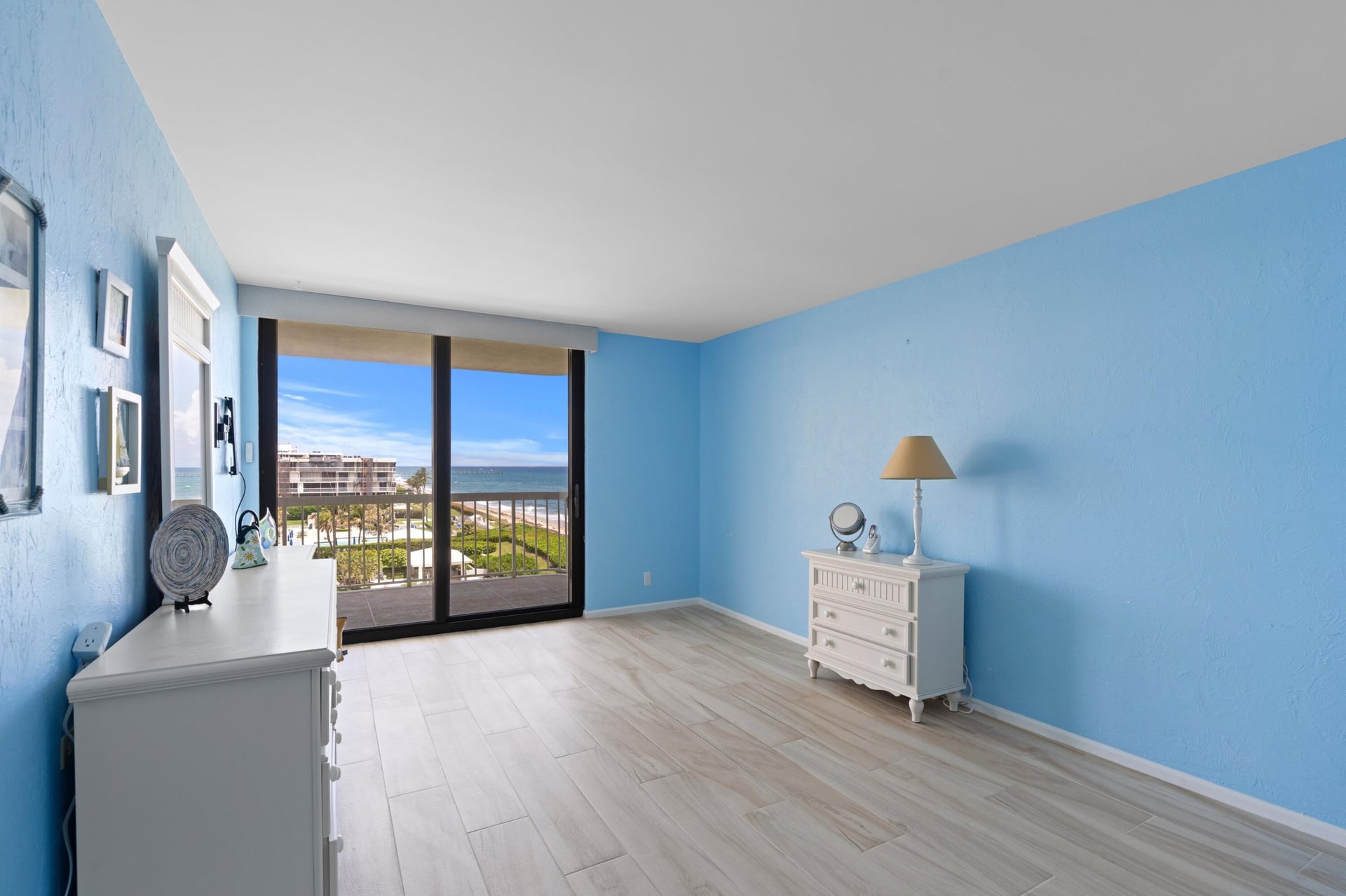 The Meridian Unit 504s photo 17