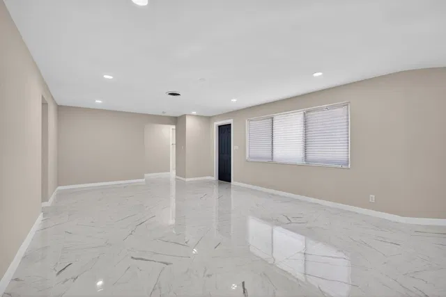 Residence photo 10