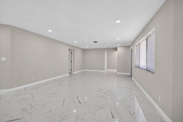 Residence photo 12