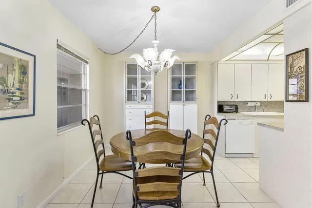 Residence photo 5