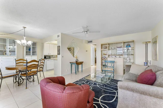 Residence photo 12