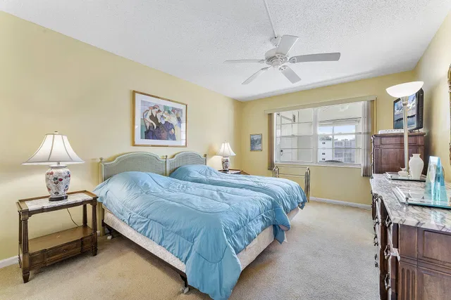 Residence photo 17