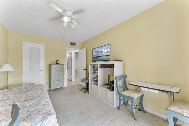 Residence photo 19