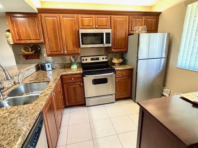 Unit 403 photo 5