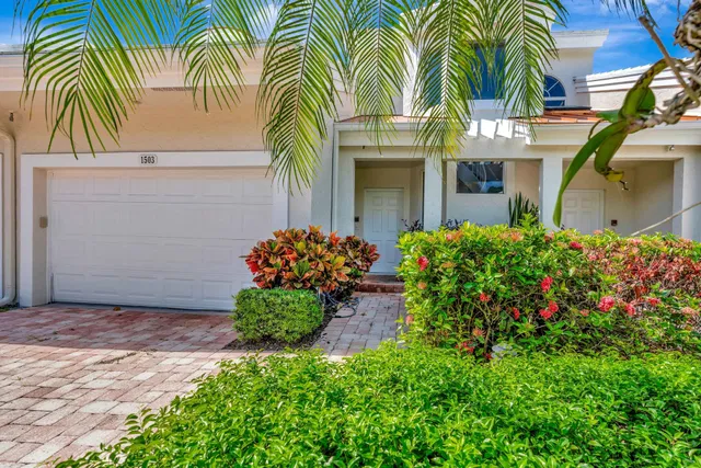Admirals Cove Residence photo 2